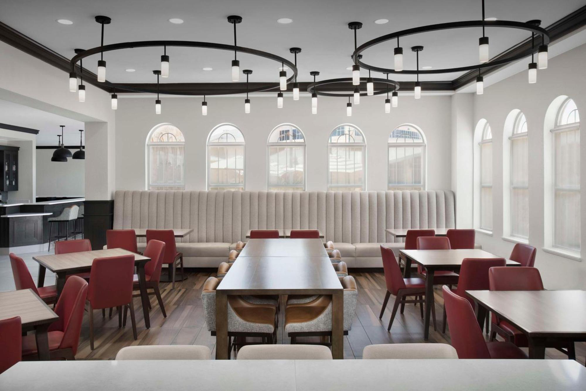 Hilton Garden Inn Гранбери Экстерьер фото